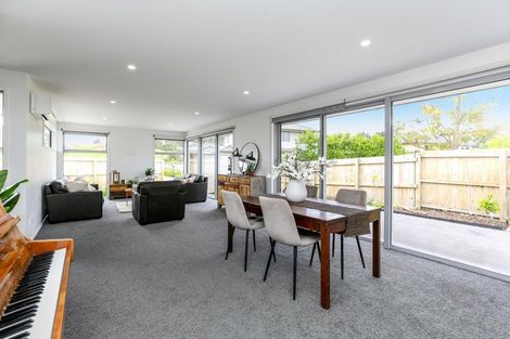 Photo of property in 17a Heta Road, Highlands Park, New Plymouth, 4312