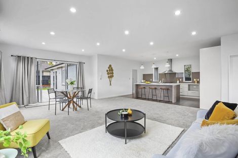 Photo of property in 108 Simpson Road, Henderson Valley, Auckland, 0614