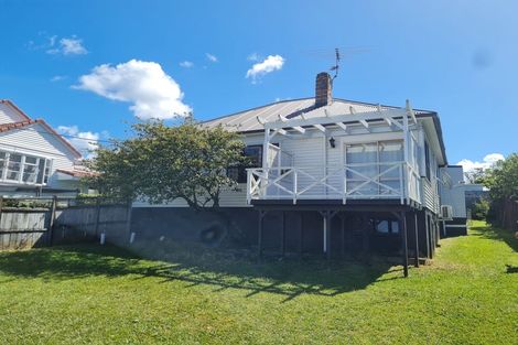 Photo of property in 3 Links Road, New Lynn, Auckland, 0600
