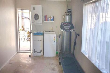 Photo of property in 3 Bernina Place, Weymouth, Auckland, 2103