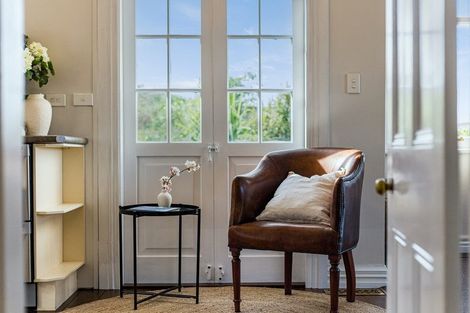 Photo of property in 2 Castlemaine Close, Karori, Wellington, 6012