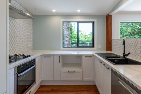 Photo of property in 44 Hollywood Avenue, Titirangi, Auckland, 0604