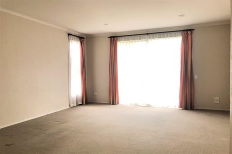 Photo of property in 12 Seresin Crescent, Flat Bush, Auckland, 2016