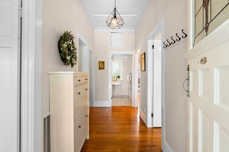 Photo of property in 12 Ngataringa Road, Devonport, Auckland, 0624