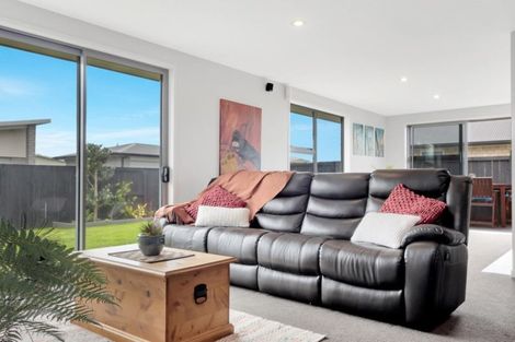 Photo of property in 11 Coutts Street, Papamoa Beach, Papamoa, 3118