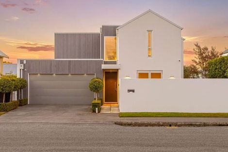 Photo of property in 43 Hawkesbury Avenue, St Albans, Christchurch, 8014