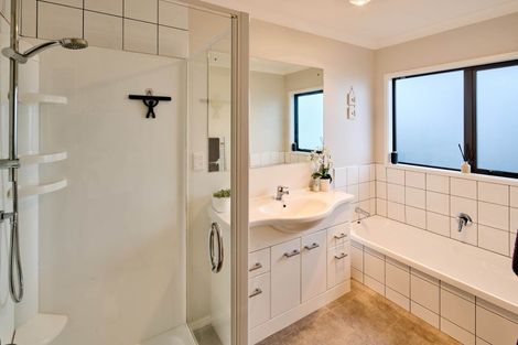 Photo of property in 116 Kirton Drive, Riverstone Terraces, Upper Hutt, 5018