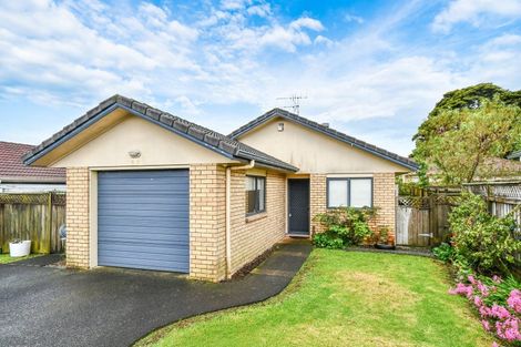 Photo of property in 2/39 Montilla Place, Manurewa, Auckland, 2102
