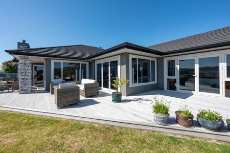 Photo of property in 18 Peregrine Place, Kinloch, Taupo, 3377