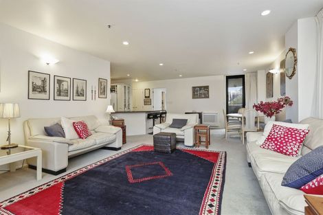 Photo of property in 1a/171 Hurstmere Road, Takapuna, Auckland, 0622