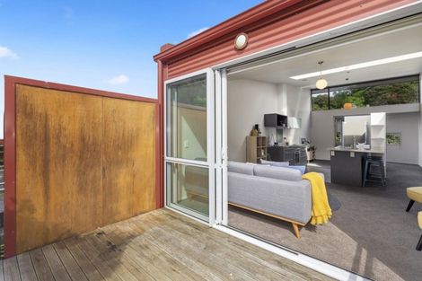 Photo of property in 2/2 Onslow Road, Khandallah, Wellington, 6035