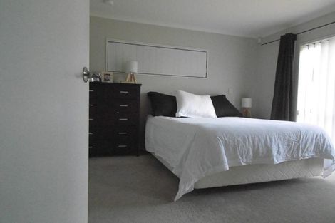 Photo of property in 12 Bellshill Close, Wattle Downs, Auckland, 2103