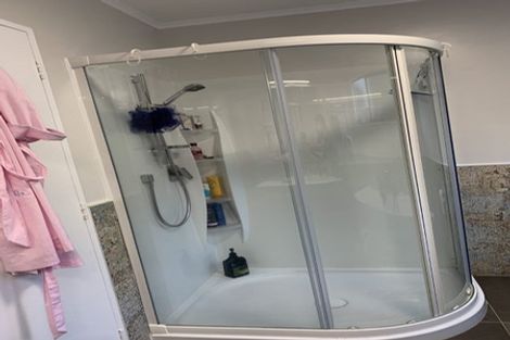 Photo of property in 27 Paddington Grove, Karori, Wellington, 6012