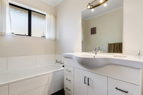 Photo of property in 470 Avonhead Road, Avonhead, Christchurch, 8042