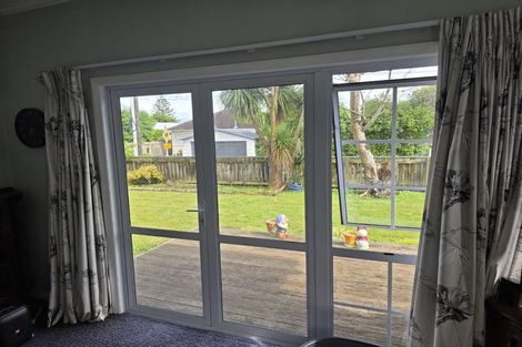 Photo of property in 28 List Street, Welbourn, New Plymouth, 4310