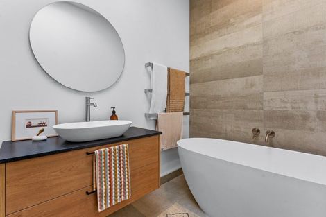 Photo of property in 37a Parr Terrace, Castor Bay, Auckland, 0620