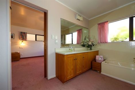 Photo of property in 54 Reynolds Road, Havelock North, 4130