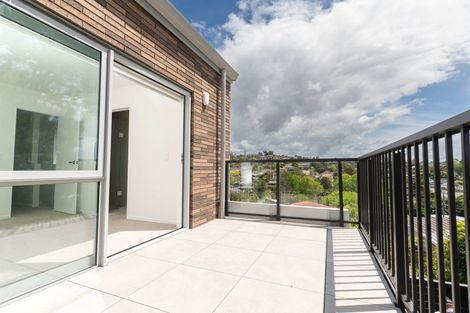 Photo of property in 1/39 Archers Road, Hillcrest, Auckland, 0629