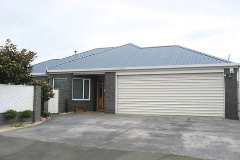 Photo of property in 32 Farnswood Place, Redwood, Christchurch, 8051