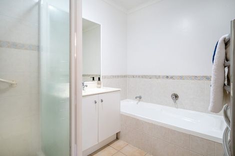 Photo of property in 5 Westvale Avenue, Ranui, Auckland, 0612