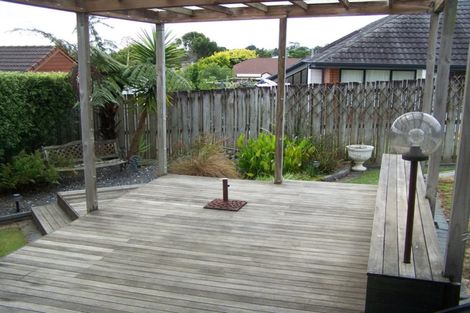 Photo of property in 2/4 Currell Way, Somerville, Auckland, 2014