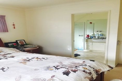 Photo of property in 15 Hillwell Drive, Henderson, Auckland, 0612