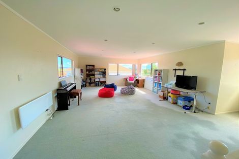 Photo of property in 16 Oliver Twist Avenue, Mellons Bay, Auckland, 2014