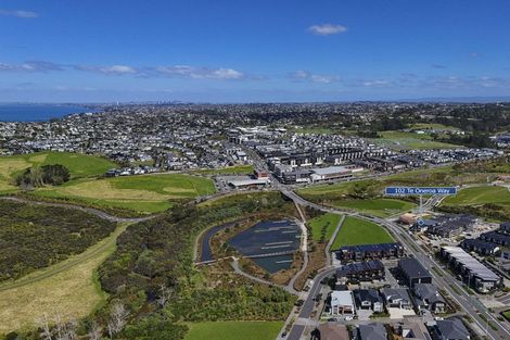 Photo of property in 102 Te Oneroa Way, Long Bay, Auckland, 0630