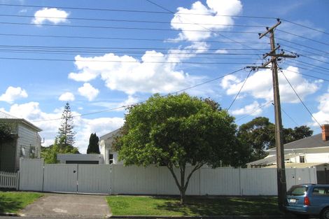 Photo of property in 20 Rutland Road, Stanley Point, Auckland, 0624