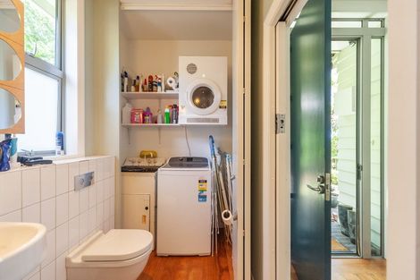 Photo of property in 21 Nevay Road, Miramar, Wellington, 6022