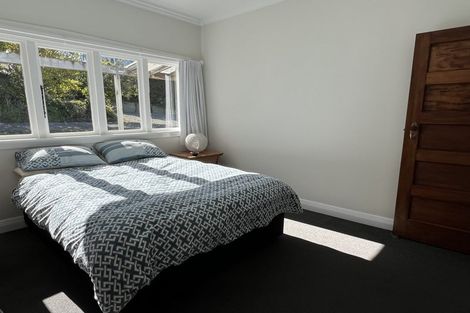 Photo of property in 18 Singers Road, Korokoro, Lower Hutt, 5012