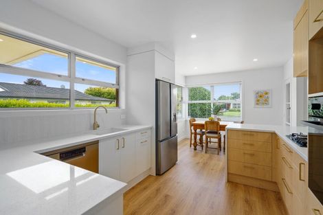 Photo of property in 8 Woodstock Crescent, Leamington, Cambridge, 3432