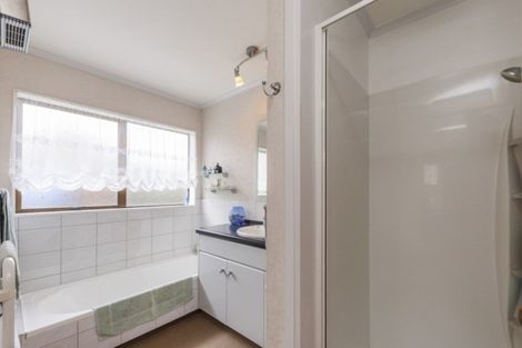 Photo of property in 12 Fraser Court, Roslyn, Palmerston North, 4414