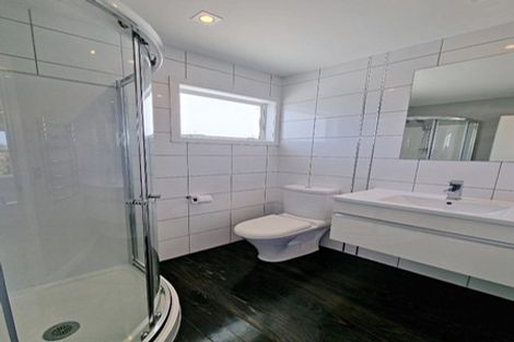 Photo of property in 92 Browns Bay Road, Rothesay Bay, Auckland, 0630