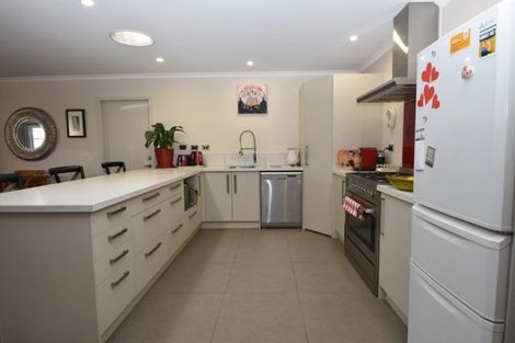 Photo of property in 7 Tararua Crescent, Carterton, 5713