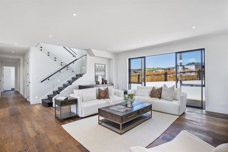 Photo of property in 2 Luff Place, Long Bay, Auckland, 0630