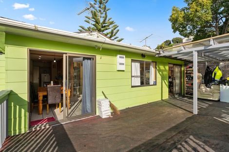 Photo of property in 12 Noeleen Street, Glenfield, Auckland, 0629