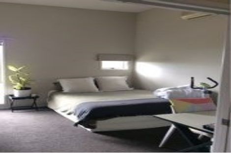 Photo of property in 8a Madeira Lane, Grafton, Auckland, 1023