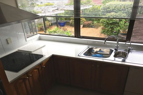 Photo of property in 39 Loloma Drive, Half Moon Bay, Auckland, 2012