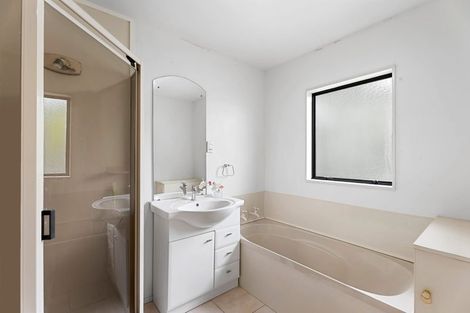 Photo of property in 99a Redoubt Road, Goodwood Heights, Auckland, 2105