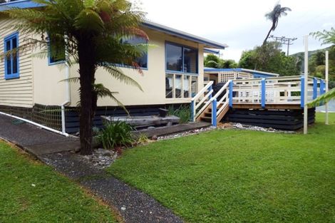 Photo of property in 16 Field Terrace, Okiwi Bay, 7193