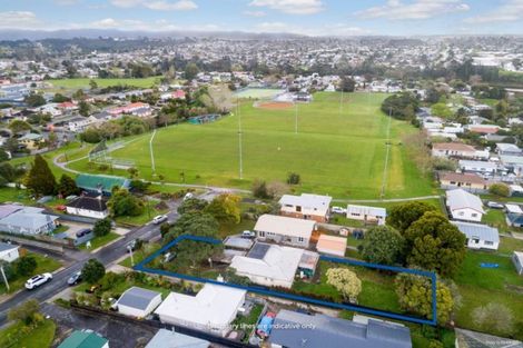 Photo of property in 15 Albert Road, Kelston, Auckland, 0602