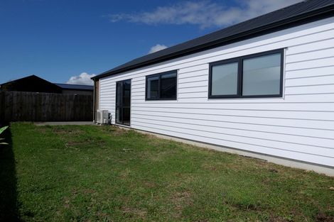 Photo of property in 8 Rotoiti Place, Paraparaumu, 5032
