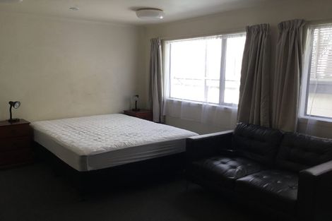 Photo of property in 8c Schnapper Rock Road, Schnapper Rock, Auckland, 0632