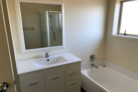 Photo of property in 7/20 Fields Parade, Oteha, Auckland, 0632