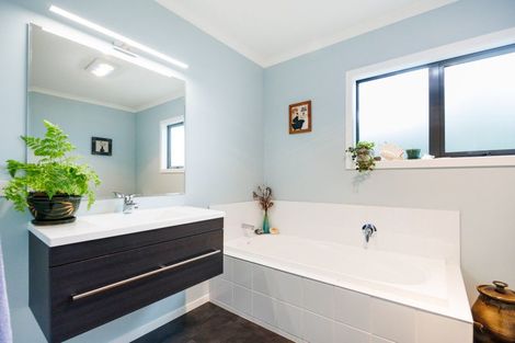 Photo of property in 4 Poplar Grove, Feilding, 4702