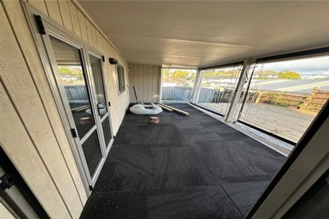 Photo of property in 72 Kervil Avenue, Te Atatu Peninsula, Auckland, 0610