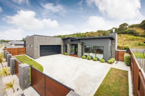 Photo of property in 35 Freedom Drive, Kelvin Grove, Palmerston North, 4414