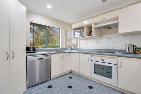 Photo of property in 30 Capricorn Place, Kawaha Point, Rotorua, 3010