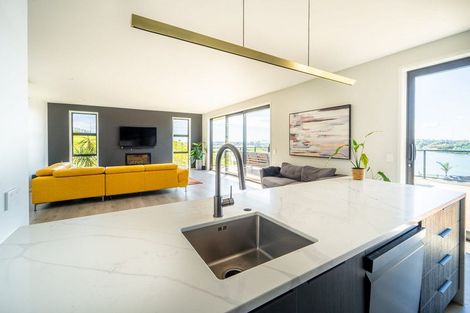 Photo of property in 32 Oyster Place, Omokoroa, 3114